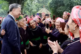 Le président To Lam rencontre le peuple au site des reliques du Président Ho Chi Minh au Palais présidentiel, le 23 mai 2024. Photo : VNA