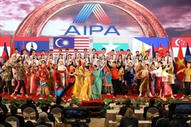 Spectacle artistique lors de la cérémonie d'ouverture de la la 41e Assemblée générale de l’AIPA (AIPA-41), le 8 septembre 2020, à Hanoï. Photo: VNA