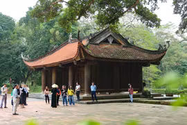 En 2024, le site spécial national de Lam Kinh devrait accueillir environ 320 000 visiteurs, dont plus de 2 500 internationaux, soit plus de 14,2% du plan annuel fixé. Photo : VNA