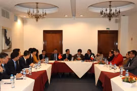 La réunion entre la délégation de la province de Lao Cai et le secrétaire général du Parti travailliste (PT) du Mexique, Alberto Anaya Gutierrez. Photo: VNA 