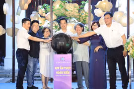Les délégués ont officiellement lancé l'application« Gastronomie » Hoàn Kiêm. Photo : nhandan.vn