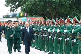 Le Premier ministre Nguyên Xuân Phuc travaille à Quang Ninh