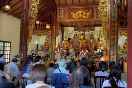 Des Vietnamiens en France célèbrent la fête Vu Lan 