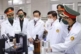 Le président de l’Assemblée nationale rend visite à l’Académie de médecine militaire