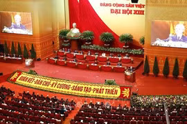 Le secrétaire national du PCF Fabien Roussel reçoit l'ambassadeur vietnamien en France