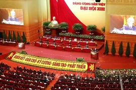 Le secrétaire national du PCF Fabien Roussel reçoit l'ambassadeur vietnamien en France