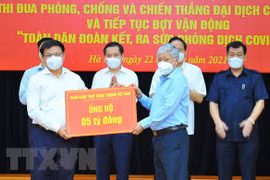 Dons de près de 36 milliards de dongs d’entreprises publiques pour la lutte contre le COVID-19