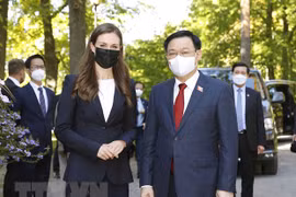 Le président de l’AN Vuong Dinh Hue termine son voyage de travail à l’étranger