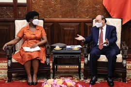 Le président Nguyen Xuan Phuc rencontre la vice-présidente de la BM Victoria Kwakwa