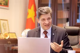 Un professeur russe apprécie le nouvel article du secrétaire général Nguyen Phu Trong