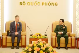 Vietnam et États-Unis resserrent les relations de coopération dans la défense