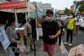 Le Cambodge lève les restrictions de sortie et d’entrée des experts vietnamiens
