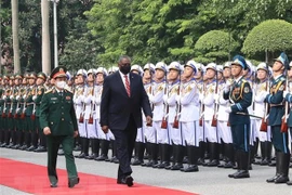 Le secrétaire à la Défense des États-Unis en visite officielle au Vietnam