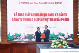 Hai Phong délivre le certificat d’investissement au projet de LG Display