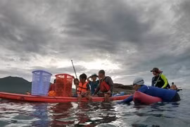 Des fervents du ramassage de déchets à Dà Nang
