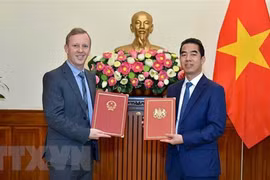 L’ambassade du Vietnam au Royaume-Uni présente un livre sur le marché britannique