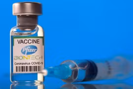 Pfizer s'engage à fournir du vaccin pour la vaccination des enfants de 12 à 18 ans au Vietnam