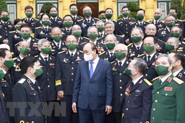 Le président Nguyen Xuan Phuc rencontre des anciens combattants de la piste maritime Ho Chi Minh