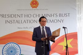 Cérémonie de pose d'un buste du Président Ho Chi Minh à New Delhi