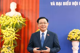 Le président de l’AN inspecte les opérations électorales à Hanoi et Hai Duong