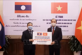 Le Vietnam offre 2,5 millions de dollars et des fournitures médicales au Laos