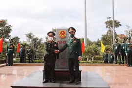 Le Vietnam et le Laos renforcent leur coopération dans la défense