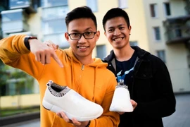 Deux staruppers vietnamiens en Finlande trouvent chaussure à leur pied