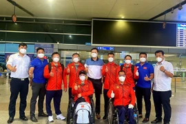 Les sportifs vietnamiens partent pour les Jeux paralympiques de Tokyo