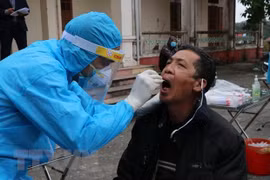 Quang Ninh reçoit 10.000 kits de test du Covid-19 de SunGroup