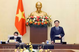 Le président de l’AN Vuong Dinh Hue travaille avec les dirigeants de Ninh Thuan