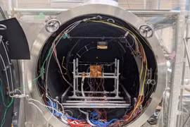 Le satellite vietnamien NanoDragon prêt au lancement