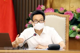 Le vice-PM Vu Duc Dam ordonne tous les efforts pour l'importation de vaccins anti-COVID-19