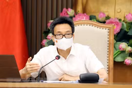 Le vice-PM Vu Duc Dam ordonne tous les efforts pour l'importation de vaccins anti-COVID-19