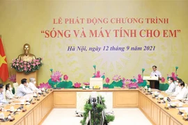 Le PM préside le lancement du programme “Ondes et ordinateurs pour les enfants”