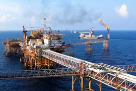 Fitch Ratings révise la perspective de PetroVietnam à “positive”