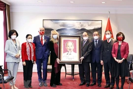 Le président Nguyen Xuan Phuc rencontre la consule honoraire du Vietnam à Turin (Italie)