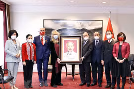 Le président Nguyen Xuan Phuc rencontre la consule honoraire du Vietnam à Turin (Italie)