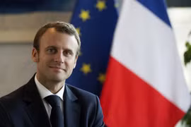 La France et la Hongrie offrent des vaccins et kits de test rapide au Vietnam