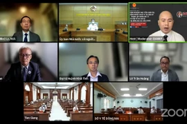 Covid-19 : des médecins vietnamiens aux Etats-Unis partagent leurs expériences
