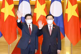 Entrevue entre le président vietnamien de l’AN et le SG et président lao Thongloun Sisoulith