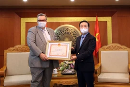 L'ambassadeur de Finlande au Vietnam à l’honneur