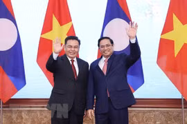 Entrevue entre le PM Pham Minh Chinh et le président de l'AN lao Saysomphone Phomvihane