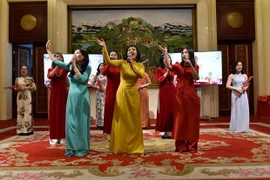 Les Vietnamiens dans le monde célèbrent la fête du Têt
