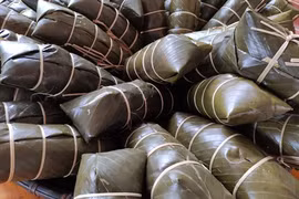 Le bánh chưng đen, une spécialité des Tày pour le Têt
