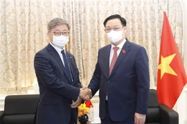 Le président de l’AN appelle les entreprises sud-coréennes à investir au Vietnam