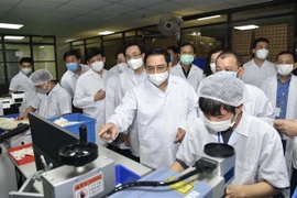 PM : un vaccin contre le COVID-19 fabriqué au Vietnam doit être disponible avant juin 2022