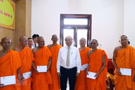 Le PM visite l'Académie du Bouddhisme Theravada Khmer