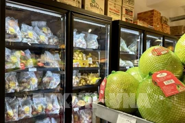 Des fruits vietnamiens dans un supermarché en France. Photo : VNA