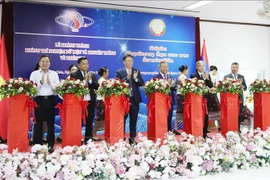 La cérémonie d'inauguration d'un laboratoire de données et de communication sur les catastrophes à Vientiane. Photo : VNA