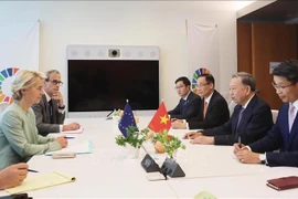 Le secrétaire général du Parti et président To Lam et la présidente de la Commission européenne (CE) Ursula von der Leyen. Photo : VNA